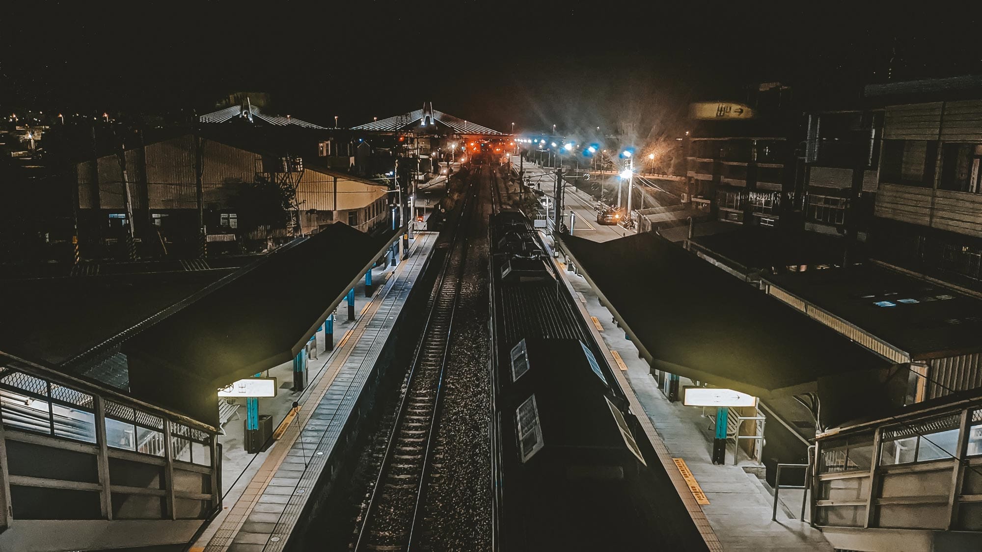 夜晚的永靖火車站